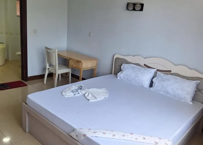 Luxurious Rxr Apartment